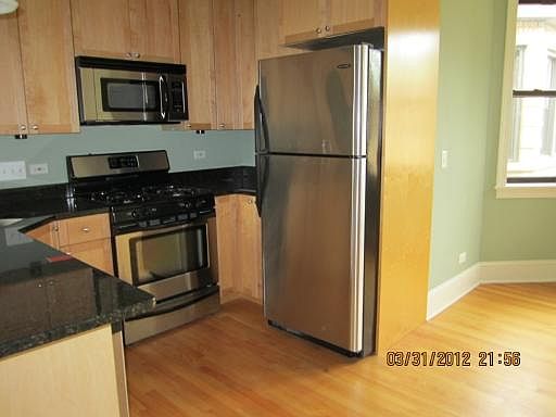 2nd image of 7635.5 N Greenview Ave #3S