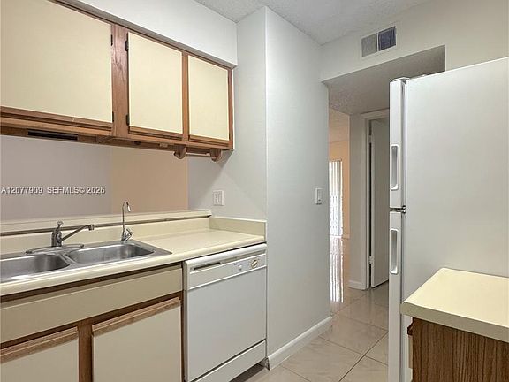 3rd image of 1265 SW 46th Ave APT 2201