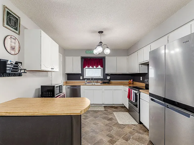 5912 Starcrest Dr — Photo 6