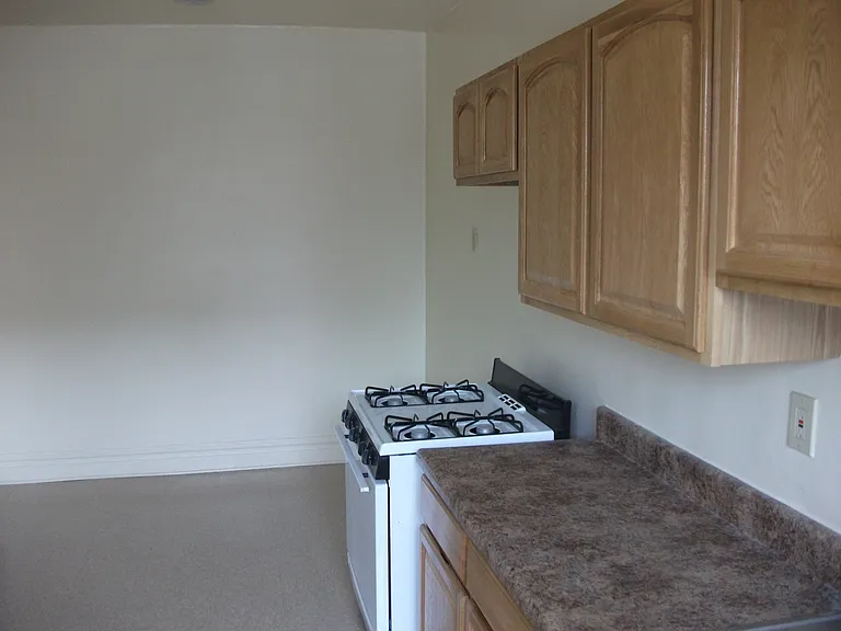 636 Lyons Avenue — Photo 11