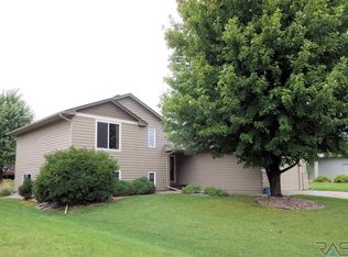 4121 S Bedford Ave, Sioux Falls, SD 57103