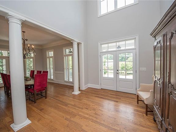5th image of 130 Tarragon Dr