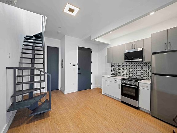 5th image of 156 Erasmus St #4R