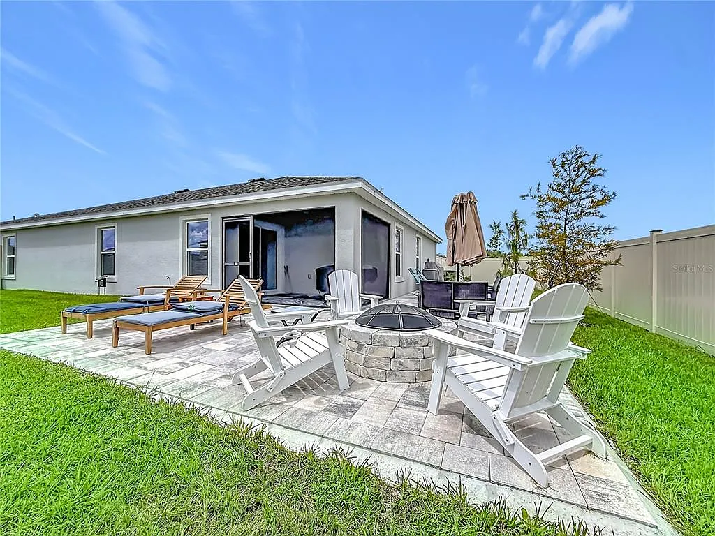5 bed, 3.0 bath, 2077 sqft, $3,000 — Photo 3