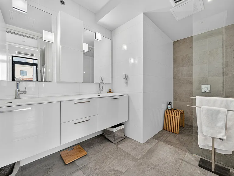 24-12 42nd Rd #Penthouse 8A — Photo 12