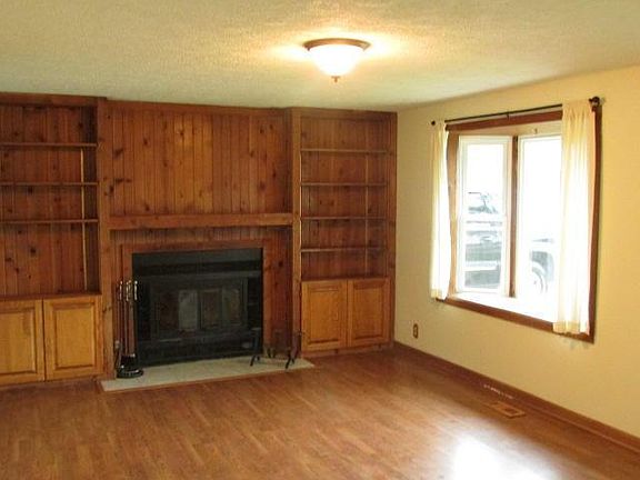 5th image of 325 Amesbury Dr