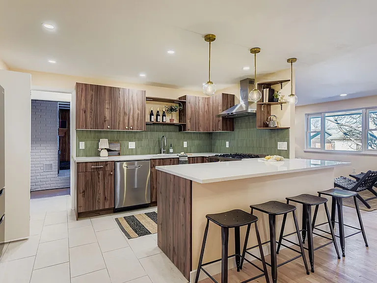 4264 W Radcliff Ave — Photo 3