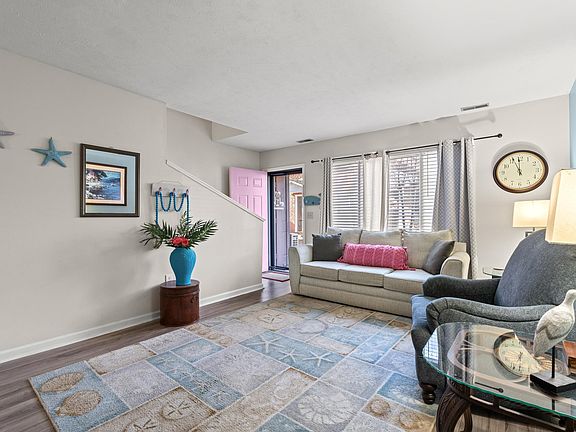 4th image of 1509 Madison Dr. #C
