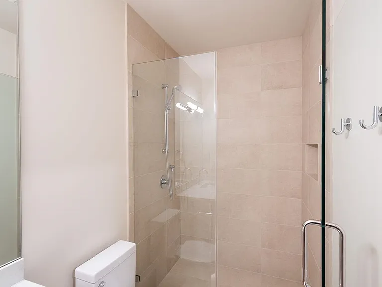 5770 Kitchener St #LOWER — Photo 32