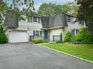 28 Meyer Ln, Medford, NY 11763