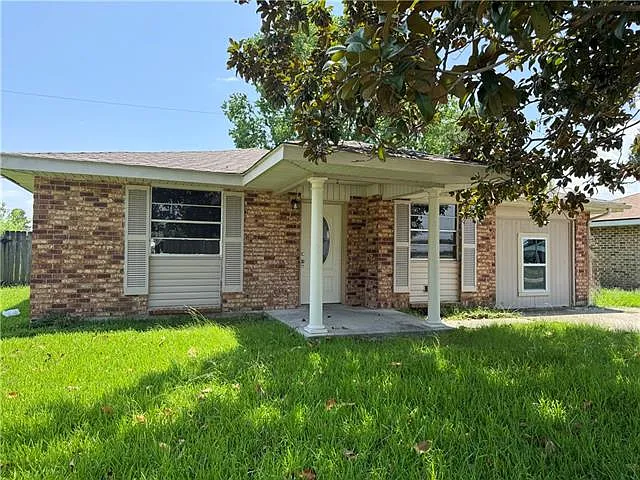 3 bed, 2.0 bath, 1380 sqft, $1,550 — Photo 1