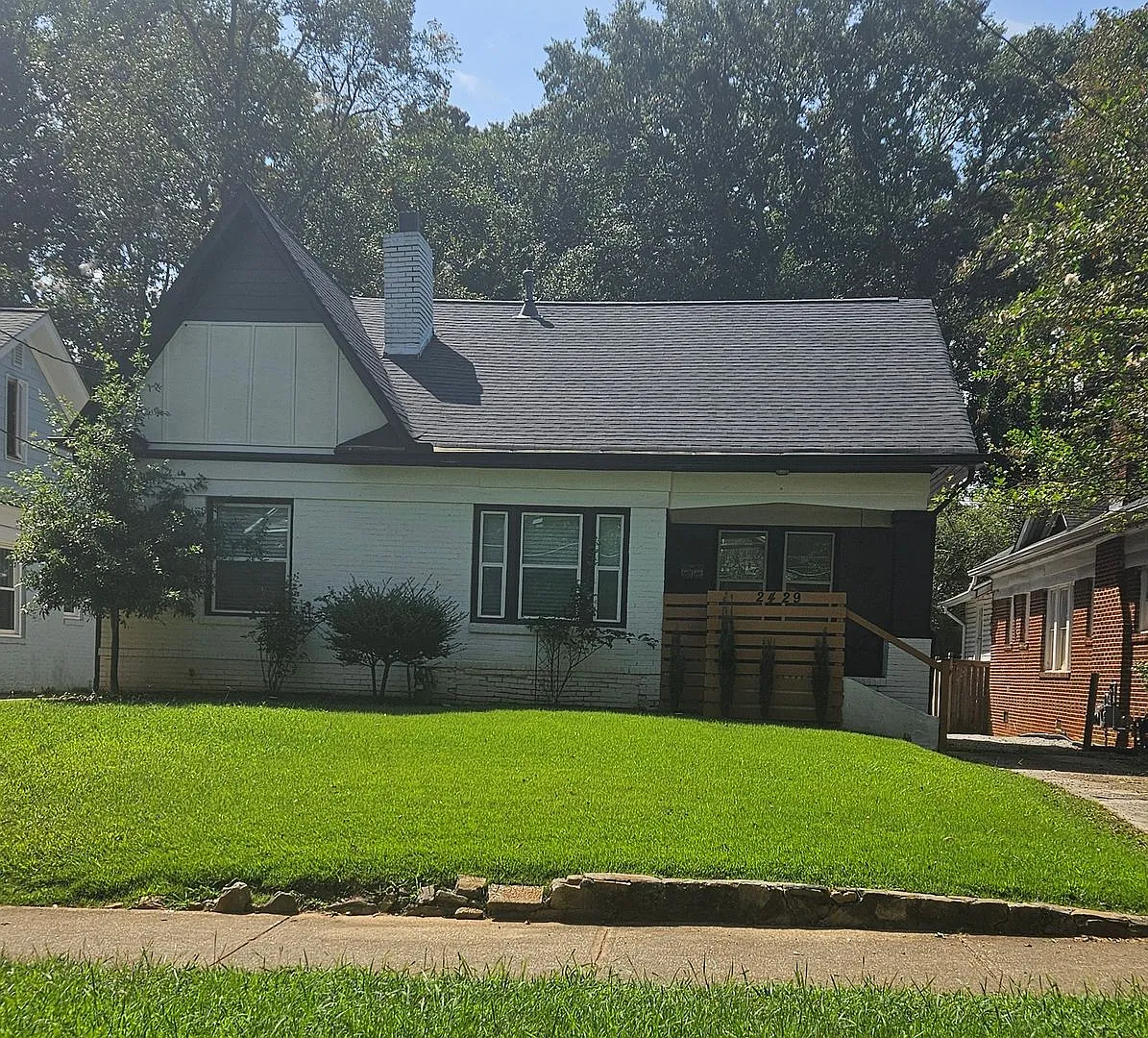 Photo 1 of 41 - 2429 Hosea L Williams Dr #E - Atlanta, GA Primary Photo - 2429 Hosea L Williams Dr #E