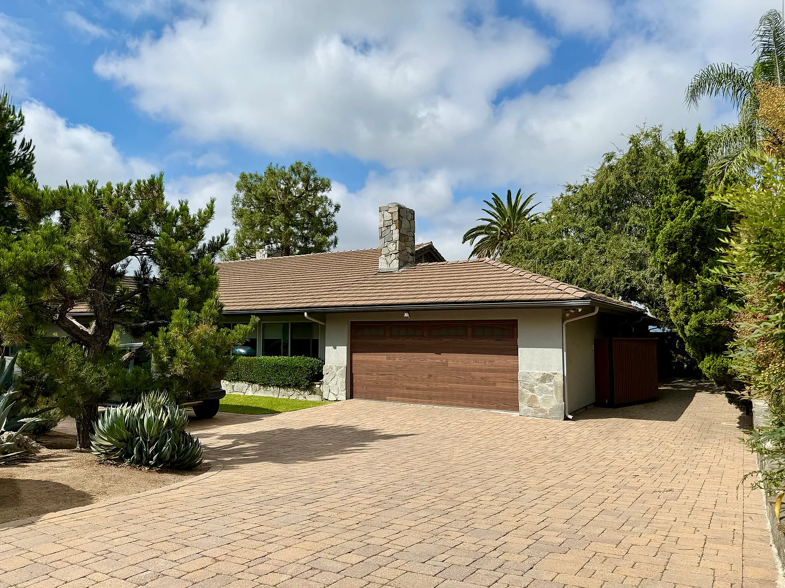 2 bed, 2.5 bath, 1000 sqft, $3,250 — Photo 2