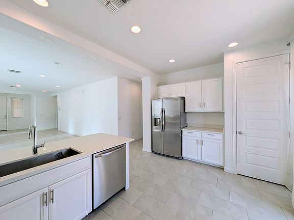 4th image of 9509 W Sells Dr