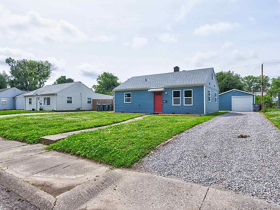 4th image of 1419 Waggoner Ave
