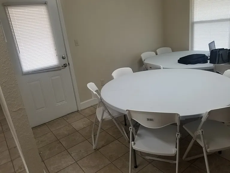 Gibbs Manor — Photo 11