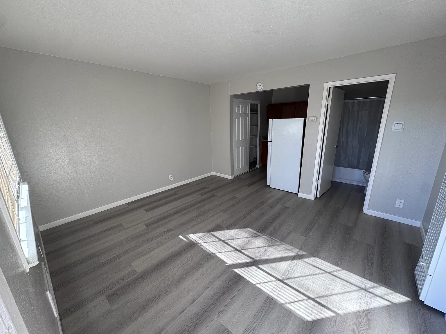 Studio, 400 sqft, $1,595 — Photo 3