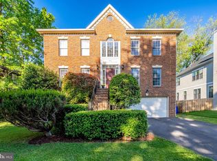 894 N Harrison St, Arlington, VA 22205