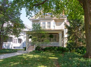 174 N Euclid Ave, Oak Park, IL 60302