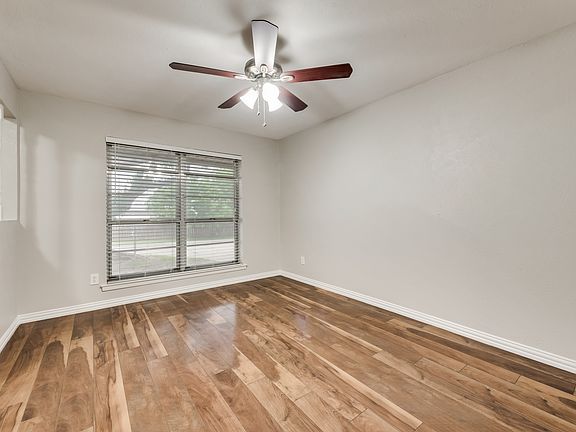 3rd image of 1812 Ravenswood Dr N