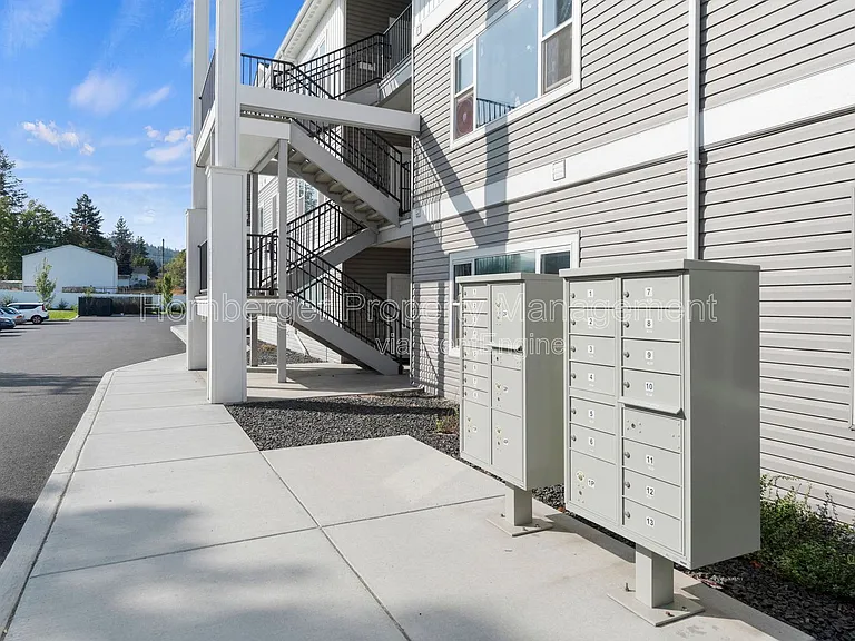 4th Ave Apartments — Photo 27