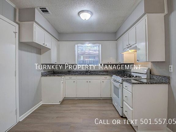 3rd image of 35 Southern Oaks Dr