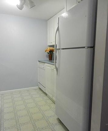 4th image of 1090 Mersey Bend Dr APT B