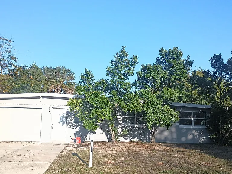 1013 Lewis Dr — Photo 1