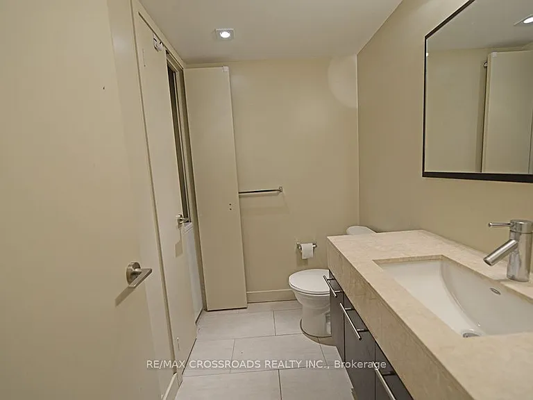 126 Simcoe St #706 — Photo 10