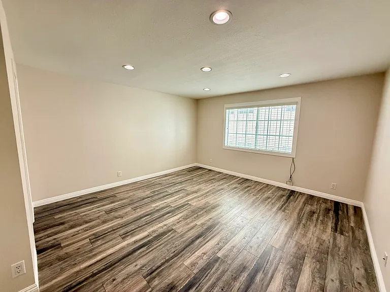 4249 Longridge Ave #104 — Photo 20