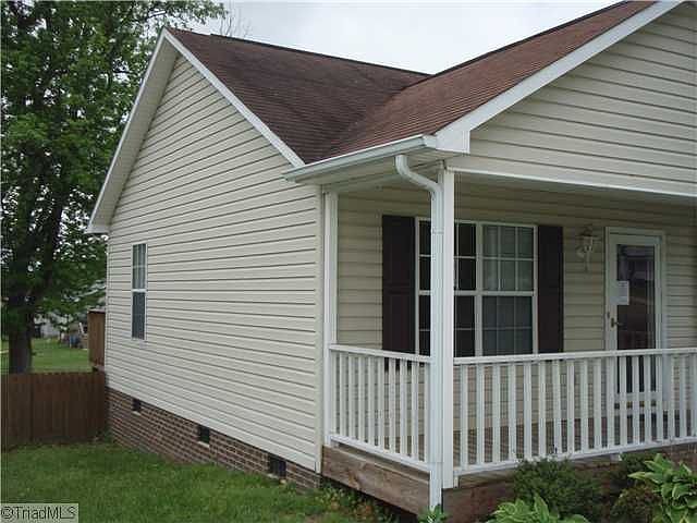 2nd image of 123 Larkspur Ln