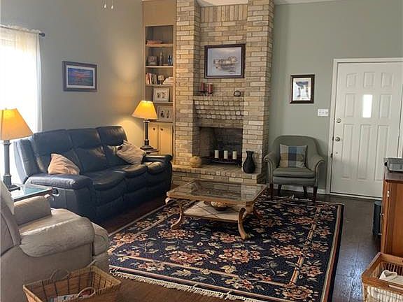 3rd image of 101 Maplewood Dr APT 26A