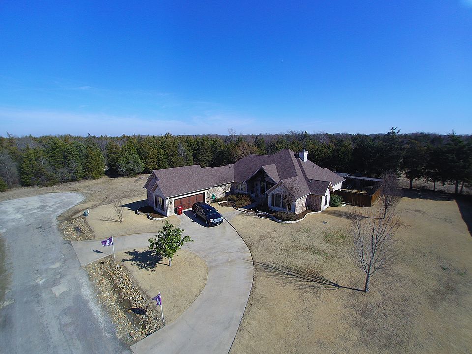 1st image of 124 E Elmwood Dr