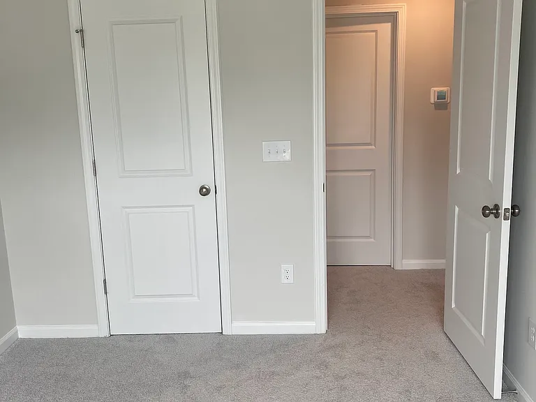 277 Paramount Dr — Photo 18