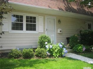 3 Harvest Time Ct, Huntington Station, NY 11746