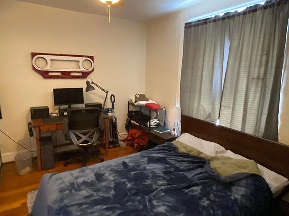 5th image of 3426 W Grace St APT 10