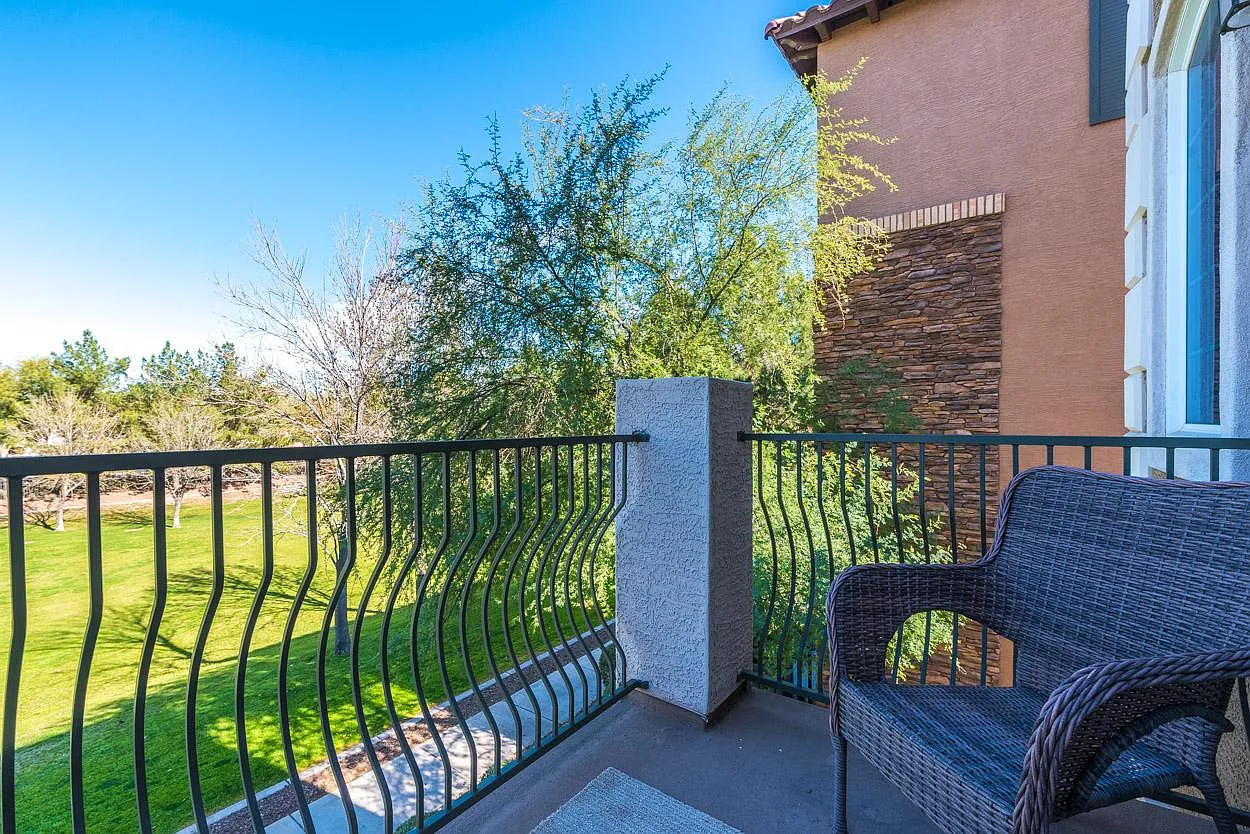 3 bed, 3.5 bath, 2017 sqft, $2,895 — Photo 4
