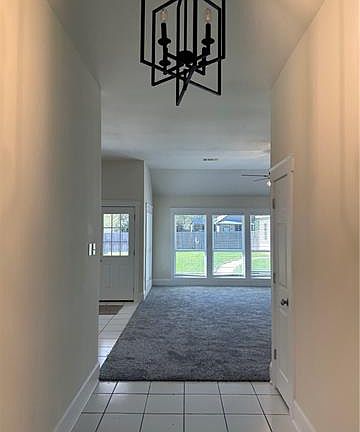 5th image of 600 Hutchinson St