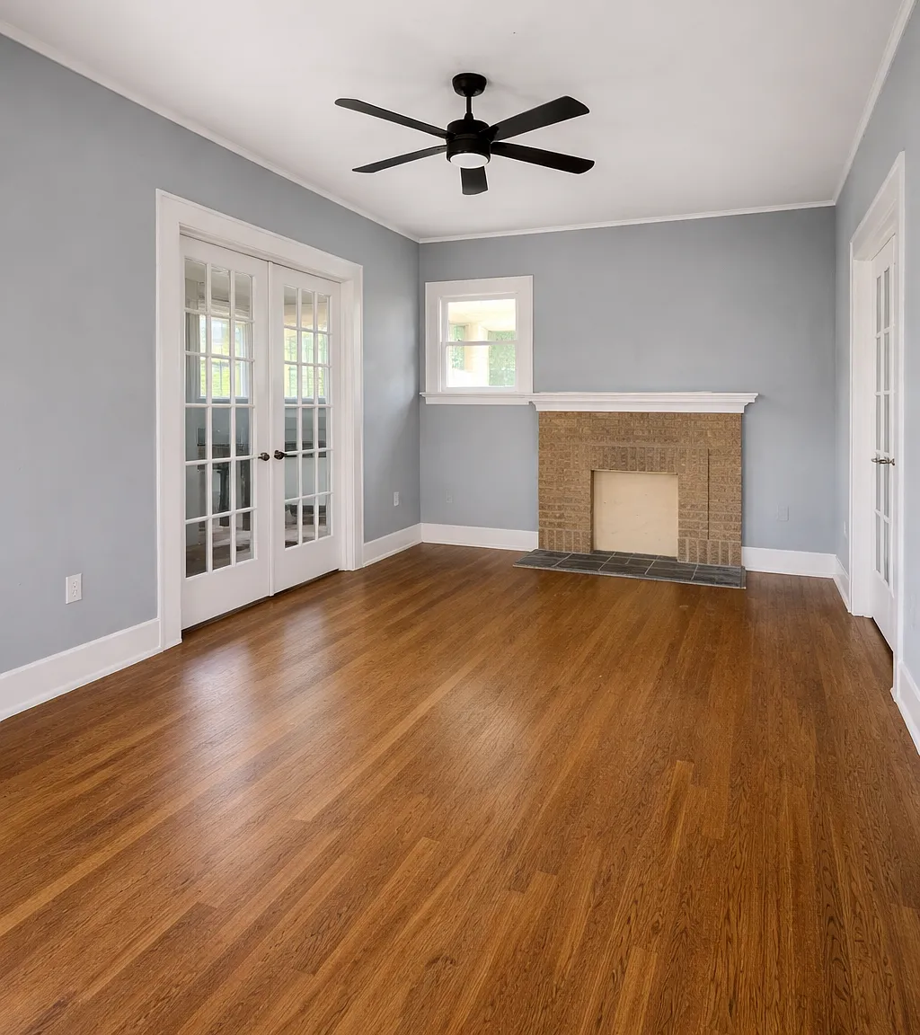 401 W Saint Elmo Rd — Photo 2