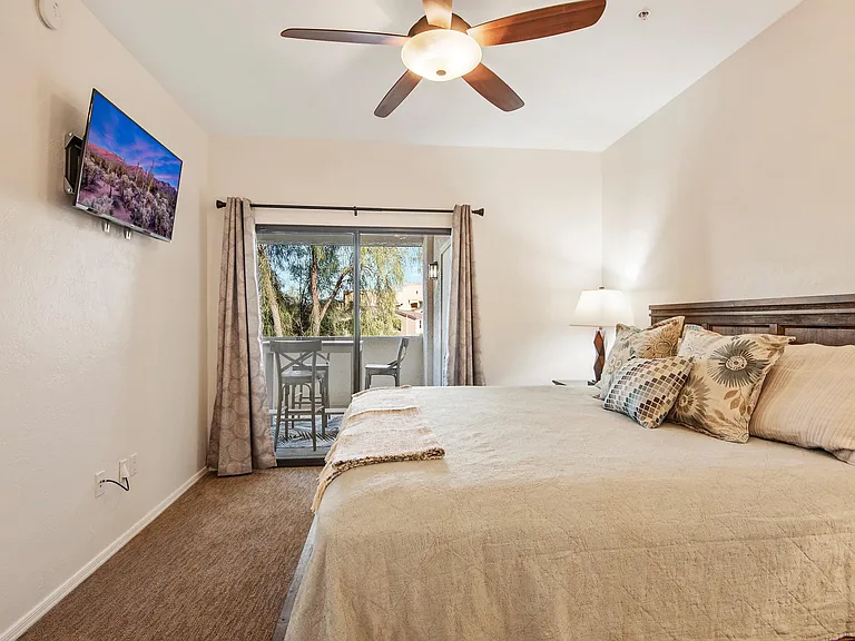 2550 E River Rd #13306 — Photo 12