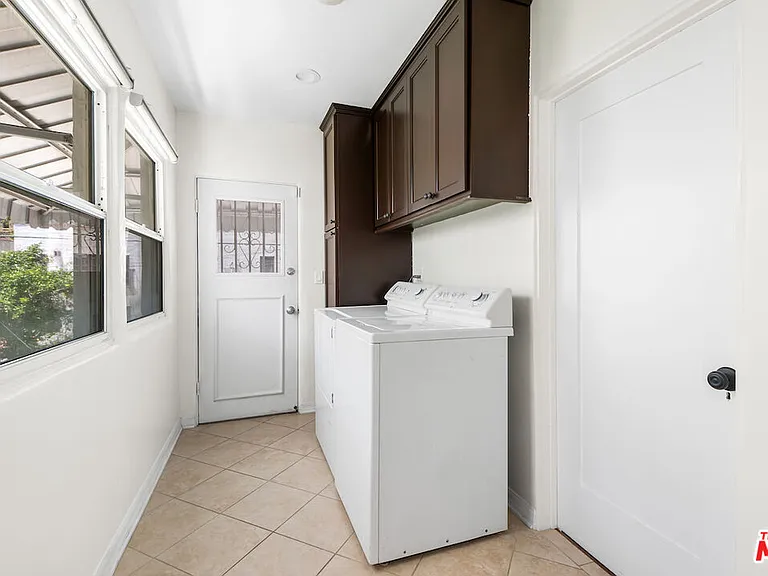 119 N Orange Dr — Photo 25