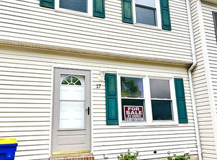 17 Camelot Ct, Stewartstown, PA 17363