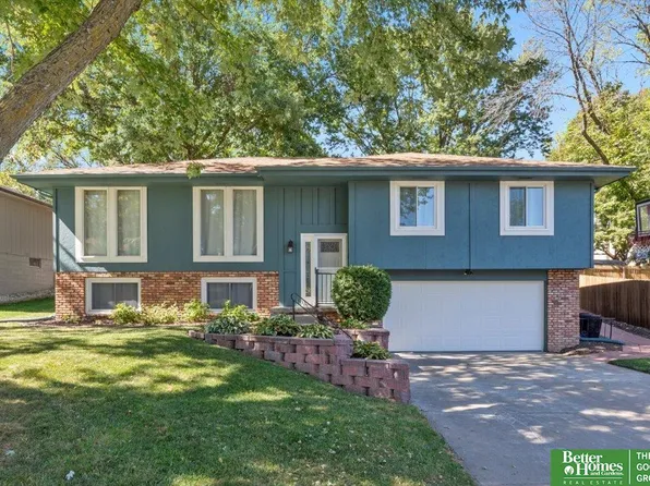 1310 Greenwood Ave, Papillion, NE 68133