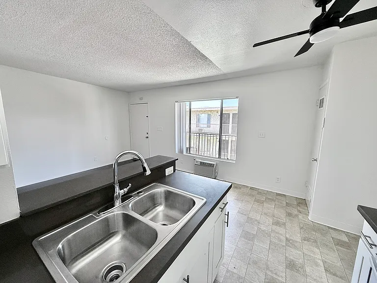 11959 Runnymede St #19 — Photo 11