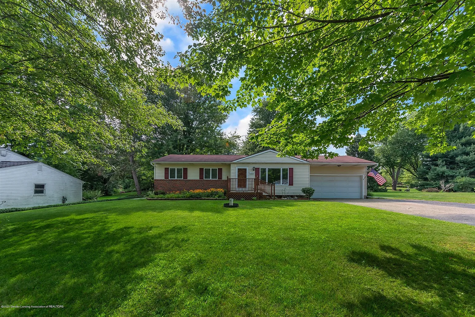 14380 White Oaks Dr photo 1