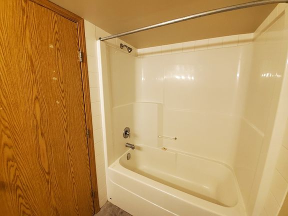 4th image of 9836 96th Ave #C