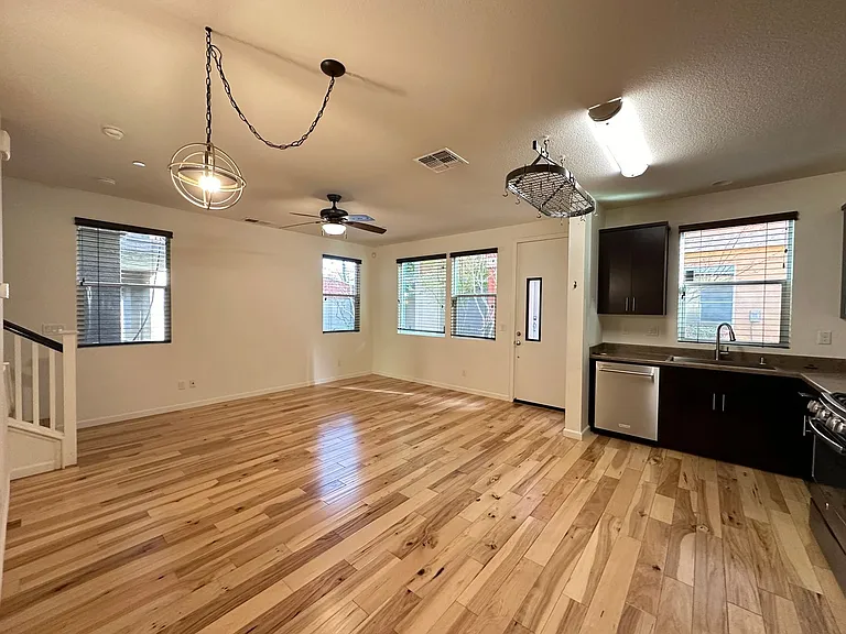 789 Carbon Ct — Photo 3