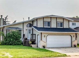 37 W Kennings Cres, Red Deer, AB T4P3M8