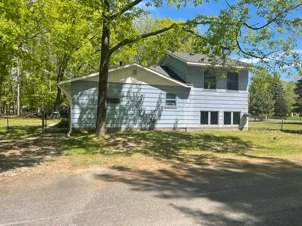 2601 2nd Ave W, Gladstone, MI 49837