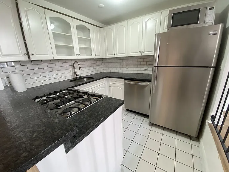 312 E 22nd St #3B — Photo 3